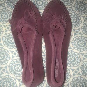 New Minnetonka moccasins purple 9.5 women’s